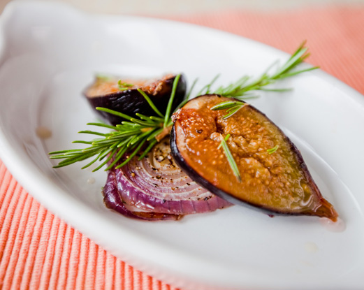 SEEDesign Roasted Figs with Caramelized Red Onions